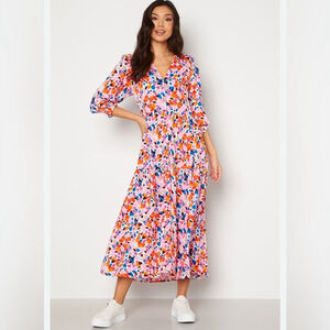 YAS Alira NEW with tags tiered soft pink multicoloured floral maxi dress Medium